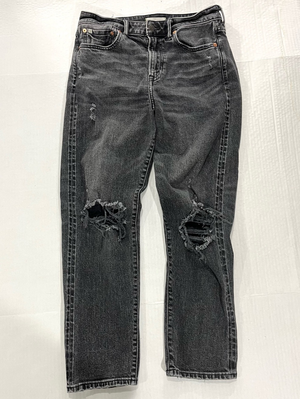 AMERICAN EAGLE MOM JEAN